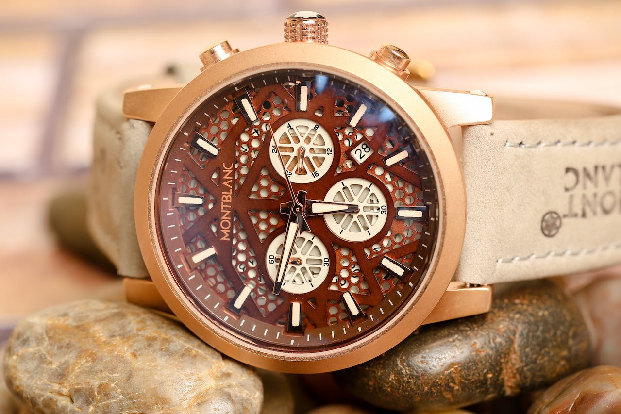 Use of chronograph online watch